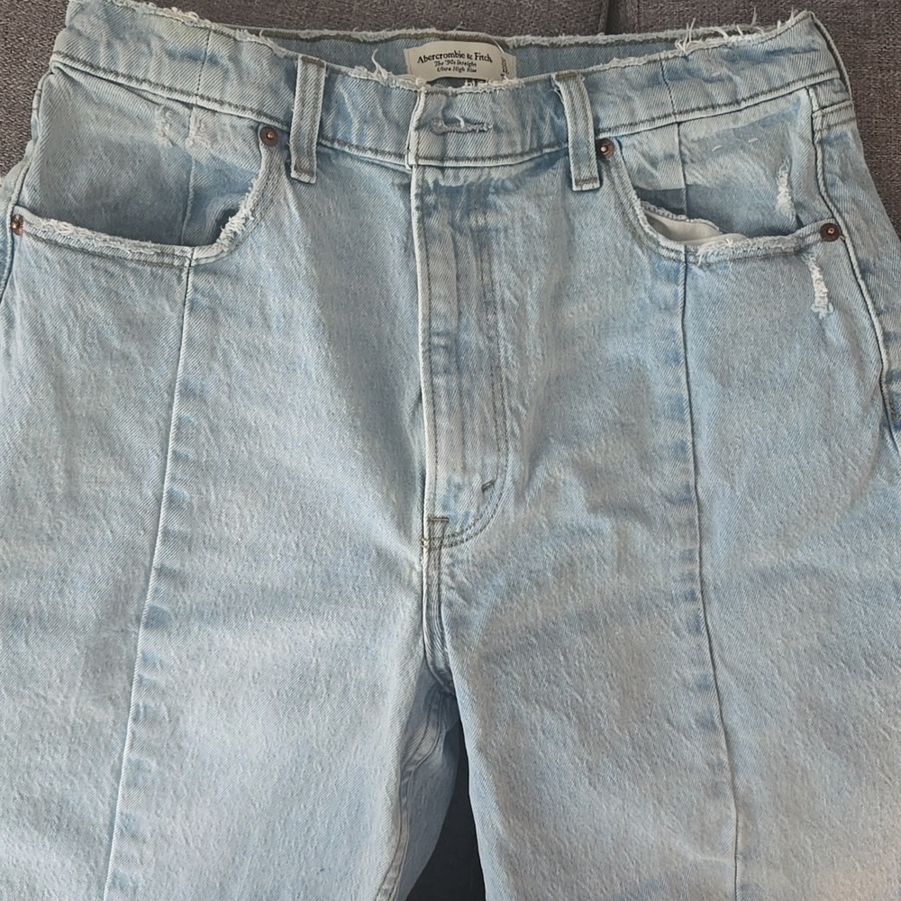 Abercrombie & Fitch Women's- The 90s Straight High Rise Jeans. Size 12/31. Seam